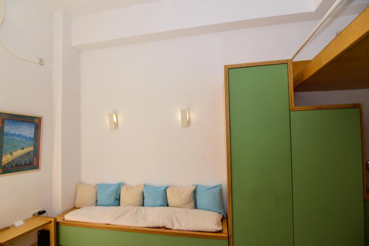 Apartament Athens Cozy Studio 4 Min Walk To The Acropolis Hil Zewnętrze zdjęcie